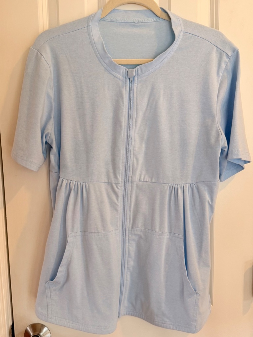 Post-mastectomy shirt with hidden pockets for drain bulbs